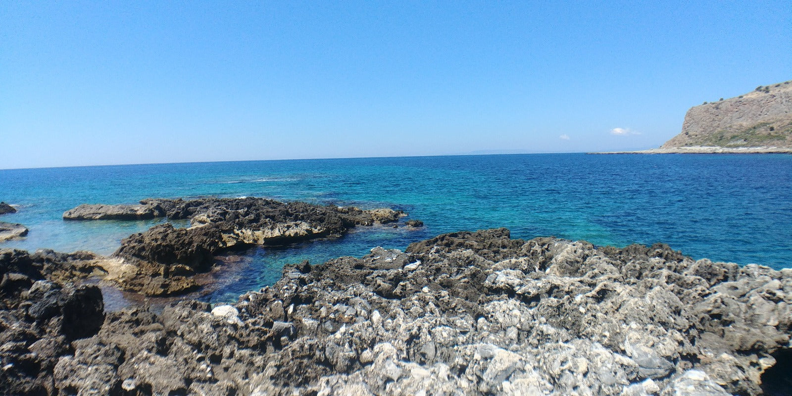 VILLAGE BATCH Escamas de sal marina cosechadas orgánicas de aguas  cristalinas de la costa del maniquí en Grecia, sal gourmet kosher natural,  sal